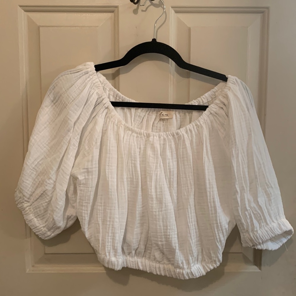 Size M/L. White, linen crop top. Never worn.